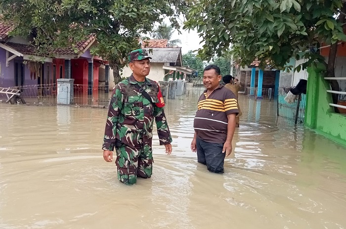 Pos pelayanan kesehatan dari Puskesmas Wanakerta dibangun untuk warga yang terdampak banjir di Desa Karangligar, Teluk Jambe Barat, Karawang, Jawa Barat,. Dok. BPBD Kabupaten Karawang)