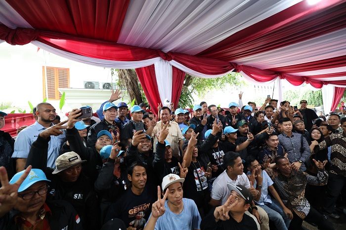 Para nelayan se-Jawa mengunjungi kediaman calon presiden nomor urut 2 Prabowo Subianto di Jalan Kertanegara.  (Dok. TKN Prabowo - Gibran)