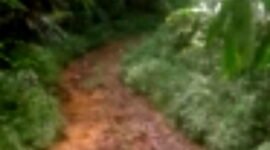 Jalan dari Desa Citengah Sumedang Selatan hingga ke Desa Jayamekar Cibugel puluhan tahun tidak tuntas diperbaiki (Dok.Hariansumedang.com/Tatang Tarmedi)