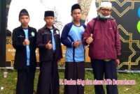H. Dadan Ketua Yayasan Darurohman Sawahdadap dengan siswa-siswanya (Dok.Hariansumedang.com/ Tatang Tarmedi)