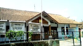 Sekretariat Persatuan Purnawirawan ABRI Kecamatan Tanjungsari ini Dulunya Bekas Stasiun Kereta Api (Dok.Hariansumedang.com/Wikipedia)