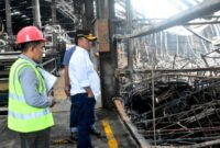 Pj. Bupati Herman Suryatman meninjau kerusakan pasca kebakaran PT. Kahatex (Dok.Hariansumedang.com/sumedangkab.go.id)