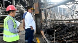 Pj. Bupati Herman Suryatman meninjau kerusakan pasca kebakaran PT. Kahatex (Dok.Hariansumedang.com/sumedangkab.go.id)