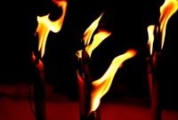 Tradisi Damar Sewu Menyambut Malam Lailatul Qodar. (Pixabay.com/barthelskens)