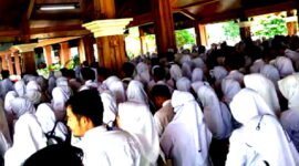 Sejumlah tenaga honorer di Sumedang mendapatkan SK Pengangkatan PPPK (Dok.Hariansumedang.com /Oki Ferdian)