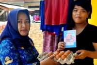 Petugas terkait di Kecamatan Tanjungsari merespon perintah Plh Pj Bupati Hj. Tuti Ruswati terkait Dugaan Bumil Resti Dian Remi (Dok.Hariansumedang.com / Tatang Tarmedi )