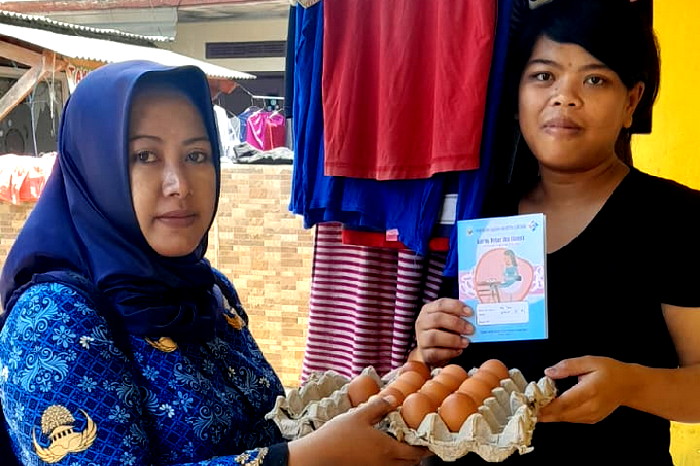 Petugas terkait di Kecamatan Tanjungsari merespon perintah Plh Pj Bupati Hj. Tuti Ruswati terkait Dugaan Bumil Resti Dian Remi (Dok.Hariansumedang.com / Tatang Tarmedi )