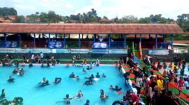 Kolam Renang Panyindangan di Desa Haurngombong pada suasana lebaran ini ramai pengunjung (Dok.Hariansumedang.com / Oki Ferdian )