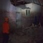 Sejumlah bangunan di Kabupaten Sumedang tampak rusak akibat gempa berkekuatan M6,2 di Kabupaten Garut, pada Sabtu (27/4) malam. Dok. BPBD Kota Tasikmalaya)