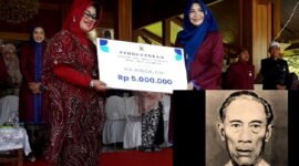 Lagu Sabilulungan karya Mang Koko mendapat penghargaan dari Pemkab Sumedang sebagai lagu pemberi spirit bekerja ,(Foto: Sumedang kab.go.id)