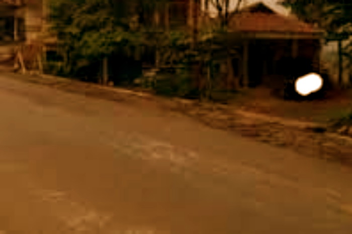 Kawasan jalan panundaan Rancakalong dipercaya segelintir masyarakat setempat sebagai jalur yang dihindari para pelaku seni (Tatang Tarmedi) ***