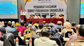Foto: Badan Nasional Sertifikasi Profesi (BNSP) melaksanakan penandatanganan Surat Perjanjian Swakelola Program Sertifikasi Kompetensi Kerja (PSKK) di Hotel Harris Gubeng, Surabaya, pada Senin, 20 Mei 2024. (Doc.BNSP)