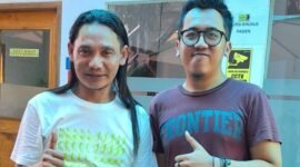 Pendiri Rumah Sehat Kang Haris (RSKH), Haris Priyatna dan jurnalis Timothy Alden Wicaksono. (Dok. Tim Rumah Sehat Kang Haris)