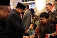 Presiden Prabowo Subianto bersama Presiden Turki Recep Tayyip Erdogan menyapa para pelajar Indonesia di Turki. (Dok. Tim Media Prabowo)