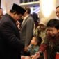 Presiden Prabowo Subianto bersama Presiden Turki Recep Tayyip Erdogan menyapa para pelajar Indonesia di Turki. (Dok. Tim Media Prabowo)
