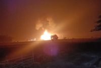 2. Kobaran api dari sumur migas Subang masih menyala, warga sudah dievakuasi ke tempat aman. (Dok. Video Viral)