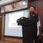 Ketua Umum IPSI Kabupaten Karawang, Dea Eka Eizaldy SH saat membuka Pelatihan Pelatih Silat Tingkat Kabupaten Karawang di Unsika (20/12/2025)