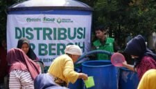 Pupuk Kujang terus menyalurkan bantuan air bersih ke wilayah terdampak kekeringan di Karawang. Warga kini bisa menikmati air bersih