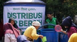 Pupuk Kujang terus menyalurkan bantuan air bersih ke wilayah terdampak kekeringan di Karawang. Warga kini bisa menikmati air bersih